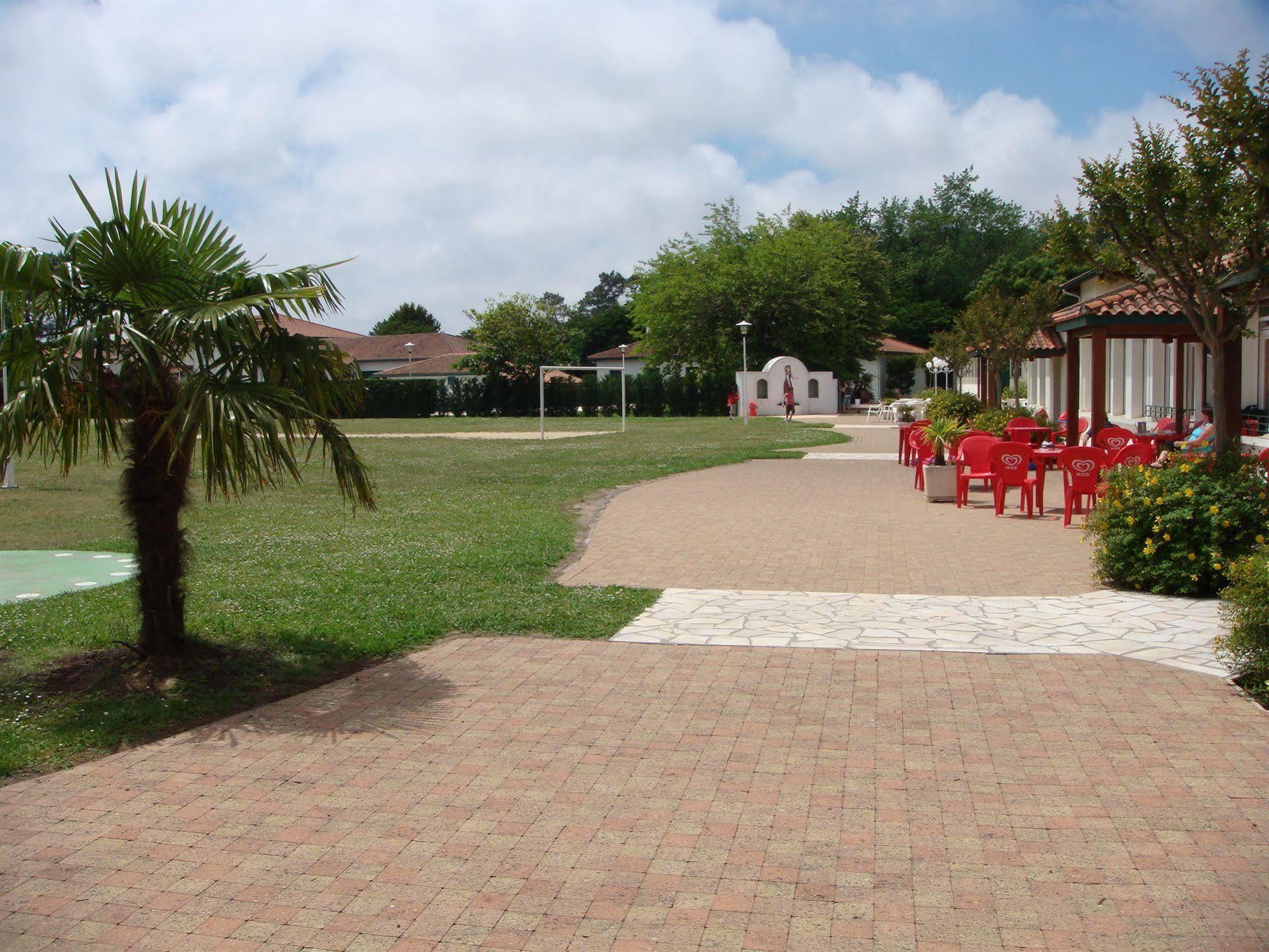 Domaine Du Pignada Hotel Boucau Exterior photo